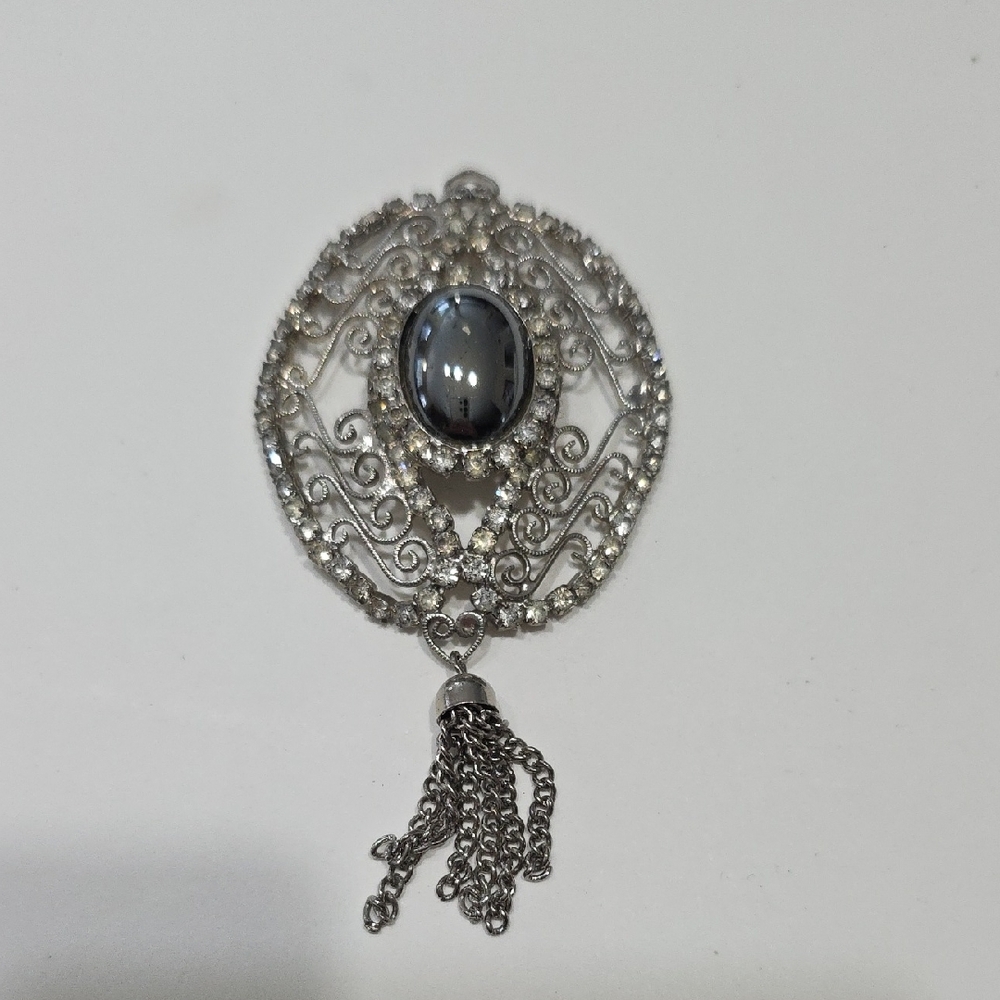 Vintage Art Deco Ornate Silver-Tone Pendant with Black Stone